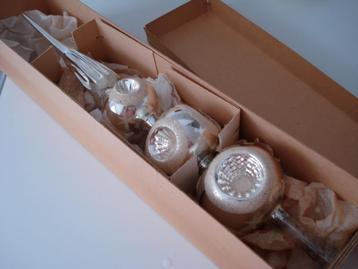 Kerstpiek, orig. doos, jaren 50, 60, 3 ballen met deuken beschikbaar voor biedingen