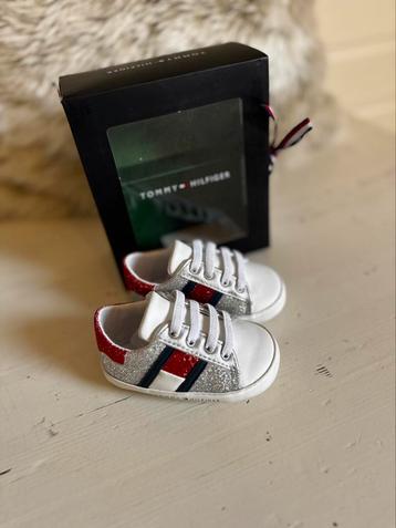Tommy Hilfiger babyschoenen maat 18 beschikbaar voor biedingen