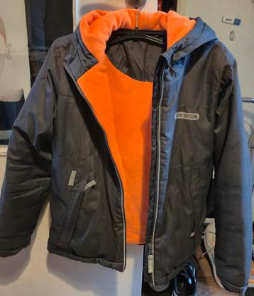 Stoere winterjas met capuchon maat 152 beschikbaar voor biedingen