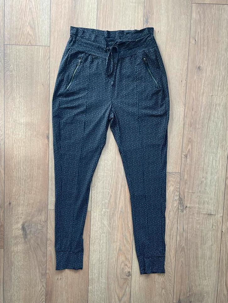 Zoso mooie zwart met taupe travelstof broek maat M, Kleding | Dames, Broeken en Pantalons, Zo goed als nieuw, Maat 38/40 (M), Zwart