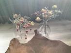 2 Grote Dutz bolvazen met kunstbloemen, Ophalen of Verzenden