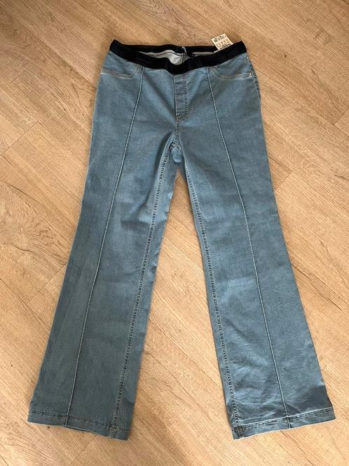 Zgan flared jeans Gardeur maat 42, Kleding | Dames, Spijkerbroeken en Jeans, Zo goed als nieuw, W33 - W36 (confectie 42/44), Blauw
