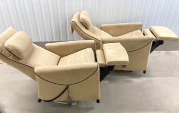 2x electr. Fitform relaxfauteuils (+ sta-op functie) Mt. S/M beschikbaar voor biedingen