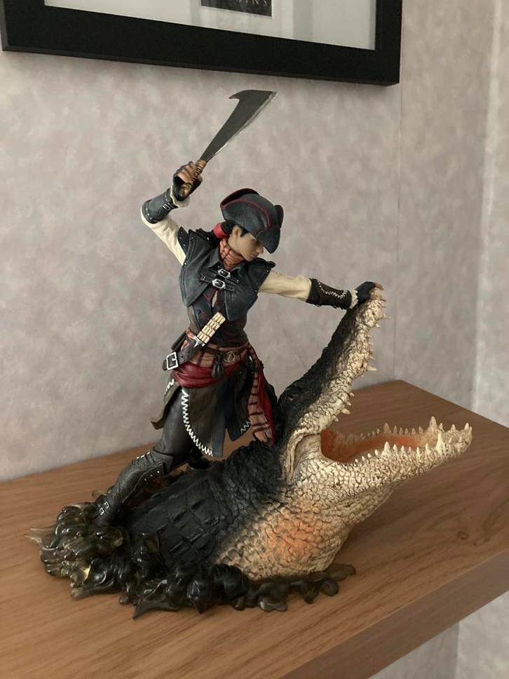 Assassin's Creed figurine op krokodil stuatue, Verzamelen, Overige Verzamelen, Zo goed als nieuw, Ophalen of Verzenden