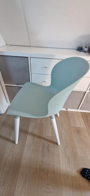 2 mint kleur (tuin) stoelen  beschikbaar voor biedingen