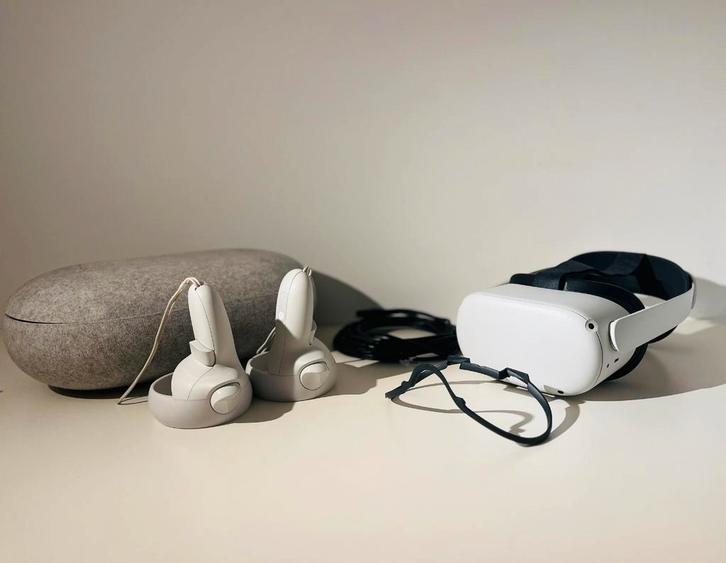 Meta Quest 2 - Complete VR-set - Elite strap & koffer, Spelcomputers en Games, Virtual Reality, Zo goed als nieuw, Overige platformen