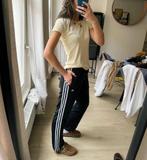Zwarte Adidas broek met strepen - Maat X, Kleding | Dames, Broeken en Pantalons, Zwart, Ophalen of Verzenden, Maat 36 (S), Lang
