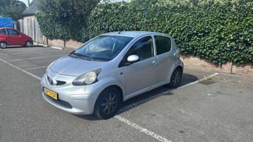 Toyota Aygo 1.0-12V + 5 Deurs Grijs 2007 beschikbaar voor biedingen