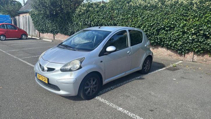Toyota Aygo 1.0-12V + 5 Deurs Grijs 2007, Auto's, Toyota, Particulier, Te koop, Aygo, ABS, Airbags, Centrale vergrendeling, Elektrische ramen