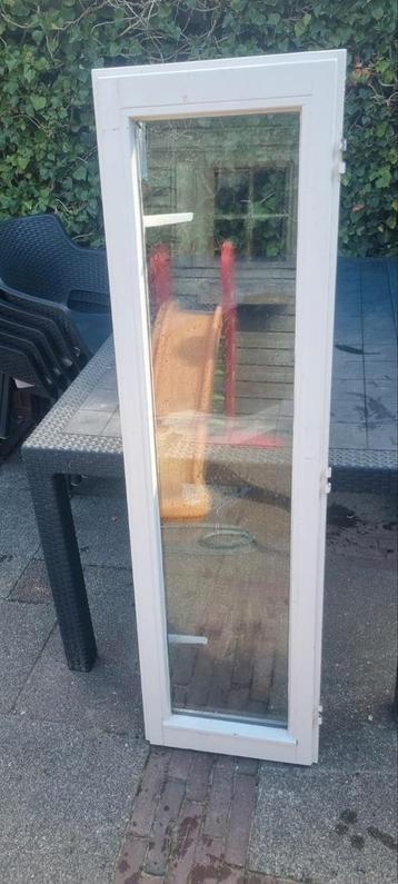 Raam hardhout met dubbelglas nog in perfecte staat beschikbaar voor biedingen