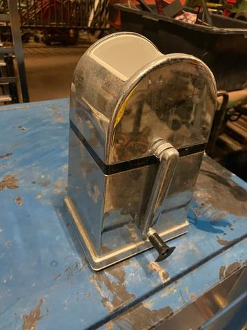 Vintage IJs Crusher / IJsmachine beschikbaar voor biedingen
