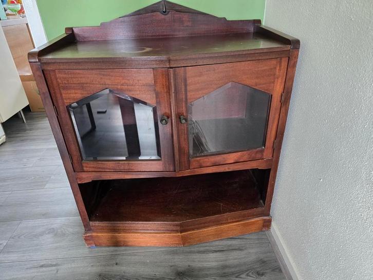 Eikenhouten kastje met facet geslepen glas, Huis en Inrichting, Kasten | Buffetkasten, Ophalen
