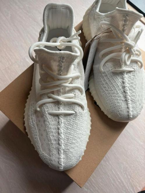 Originele Yeezy boost 350 v2 bone nieuw in doos! Maat 38 2/3, Kleding | Dames, Schoenen, Nieuw, Sneakers of Gympen, Wit, Ophalen of Verzenden
