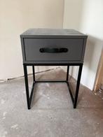 Nachtkastje met lade - Grijs Woood morris, Huis en Inrichting, Ophalen, Minder dan 45 cm, 55 tot 70 cm, Zo goed als nieuw