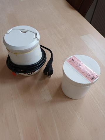 Harsverwarmer en halve pot hars beschikbaar voor biedingen