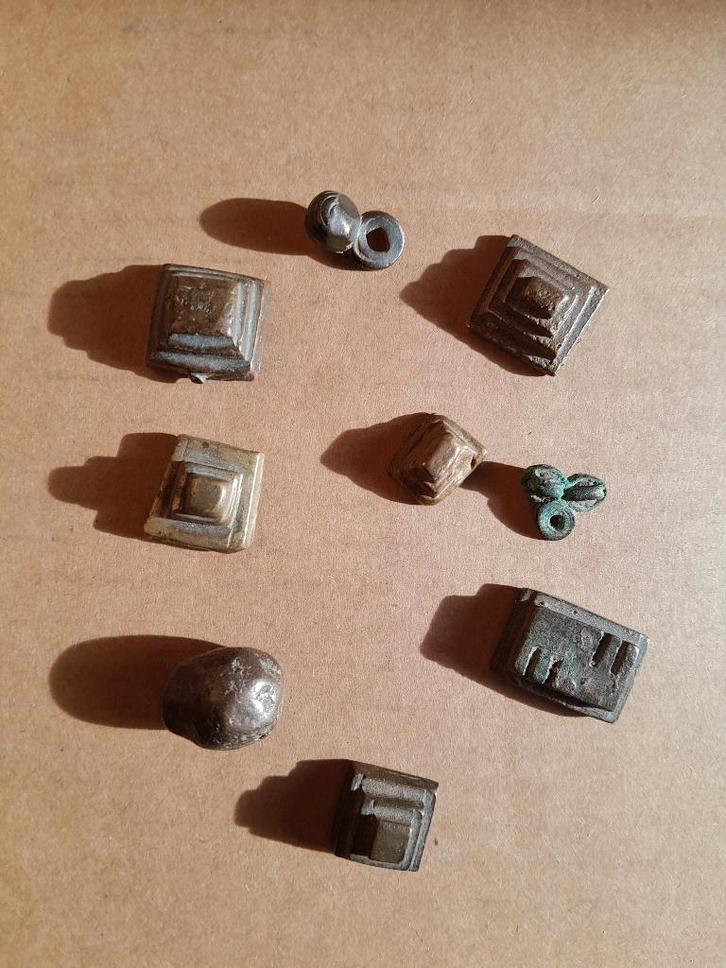 9 oude gewichtjes voor het wegen van stofgoud, Akan, Ghana, Antiek en Kunst, Kunst | Niet-Westerse kunst, Verzenden