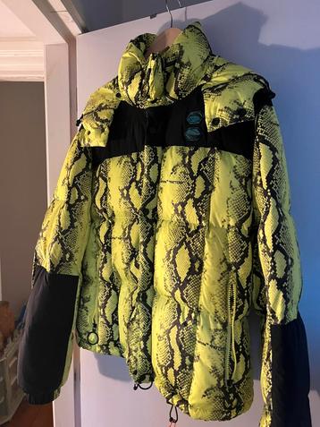Winterjas van off-white maat L beschikbaar voor biedingen