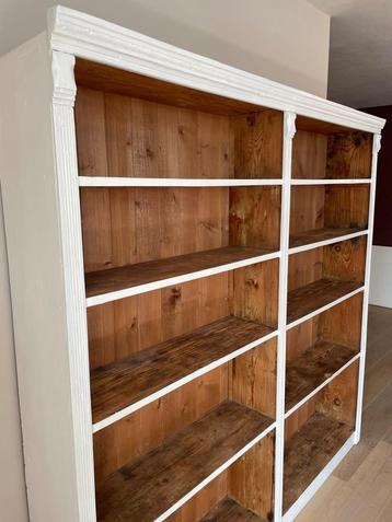 Brocante houten boekenkast van Van Dijk & Ko beschikbaar voor biedingen