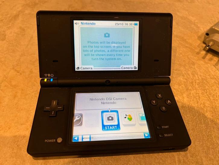Nintendo Dsi zwart met lader, Spelcomputers en Games, Spelcomputers | Nintendo DS, Gebruikt, Dsi, Zwart, Ophalen of Verzenden