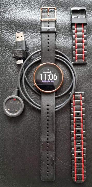 POLAR. Zeer goed werkende Smartwatch 2 bandjes en oplader. beschikbaar voor biedingen