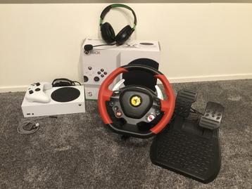 Complete Xbox Series S Bundel + racestuur en headset beschikbaar voor biedingen