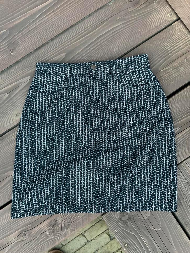 Zwart rokje met witte vissengraad van Inwear, maat 40, Kleding | Dames, Rokken, Zo goed als nieuw, Maat 38/40 (M), Zwart, Boven de knie