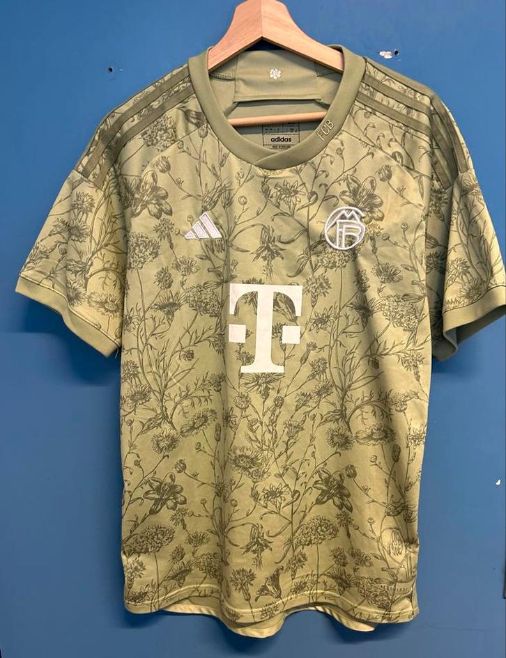 Bayern München Oktoberfest Shirt 2023-2024 - Maat L, Verzamelen, Sportartikelen en Voetbal, Nieuw, Verzenden