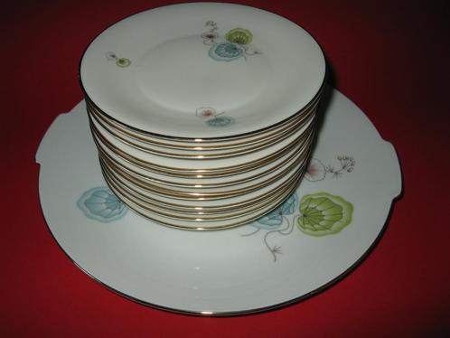 Gebakstel, 12 schoteltjes jaren 50/60. Bladmotief/goudrandje, Antiek en Kunst, Antiek | Servies los, Ophalen of Verzenden