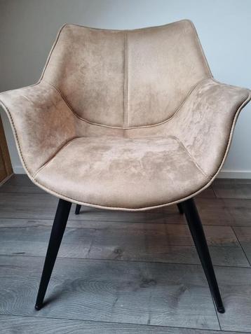 Stoelen (totaal 3 stuks)