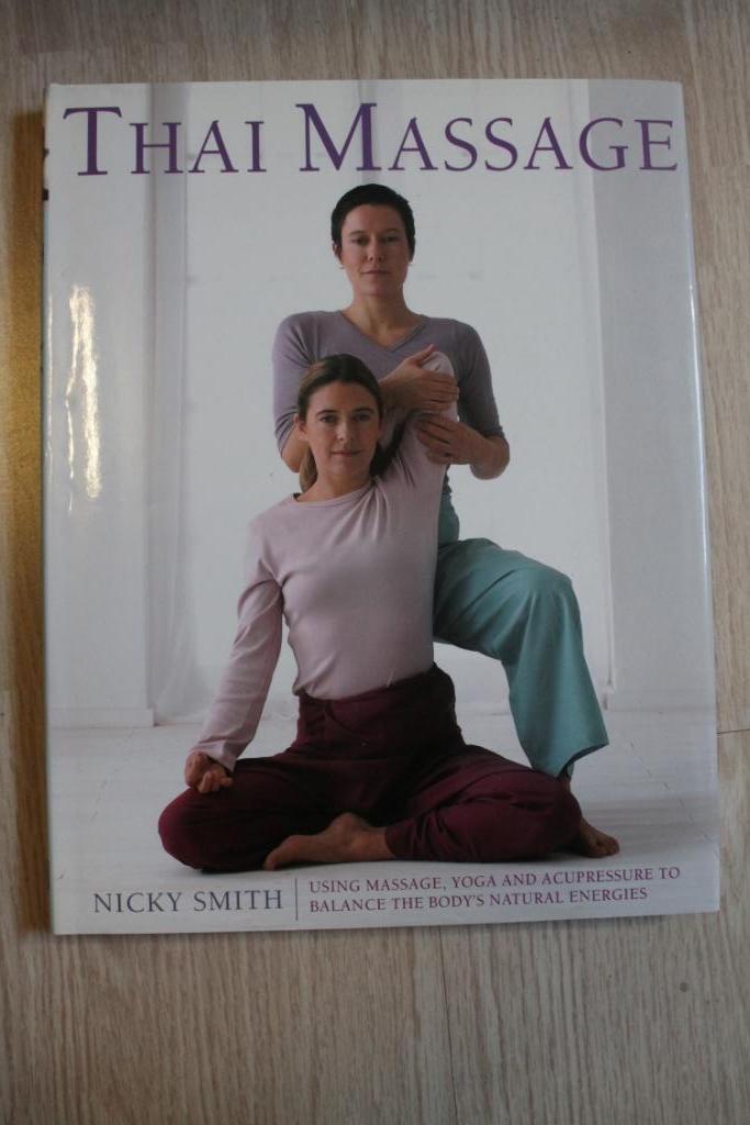 Thai Massage - instructieboek. Nicky Smith. Engelstalig, Boeken, Hobby en Vrije tijd, Zo goed als nieuw, Overige onderwerpen, Verzenden