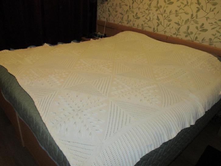 ANTIEKE WITTE GEBREIDDE SPREI, Antiek en Kunst, Antiek | Kleden en Textiel, Ophalen of Verzenden