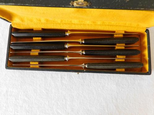 Vintage messenset Nogent Inoxydable NG, 6 messen met bakelie, Huis en Inrichting, Keuken | Bestek, Gebruikt, Bestekset, Overige materialen
