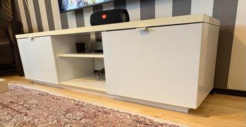 Tv- meubel en salontafel 