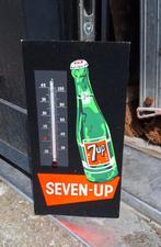 7UP thermometer, kartonnen display met afbeelding fles 7 up., Reclamebord, ., Nieuw, Ophalen of Verzenden