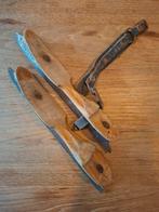 Oude Houten Schaatsen, Ophalen