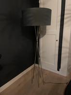 It’s about Romi staande lamp donker bruin, Huis en Inrichting, Lampen | Vloerlampen, Ophalen of Verzenden, 150 tot 200 cm