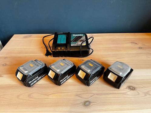 Makita accupakket 4x 6Ah en lader, Doe-het-zelf en Verbouw, Gereedschap | Machine-onderdelen en Toebehoren, Zo goed als nieuw