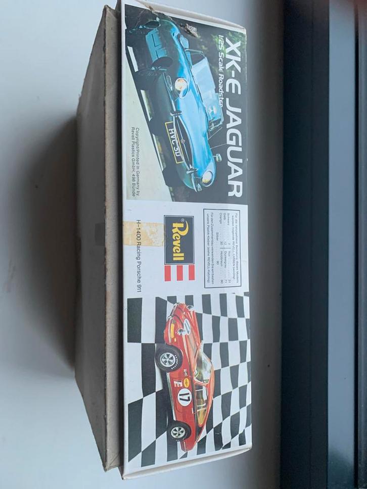 Revell Modelauto Kit - Jaguar XK-E & BMW 325i, Hobby en Vrije tijd, Modelbouw | Auto's en Voertuigen, Gebruikt, Auto, 1:32 tot 1:50