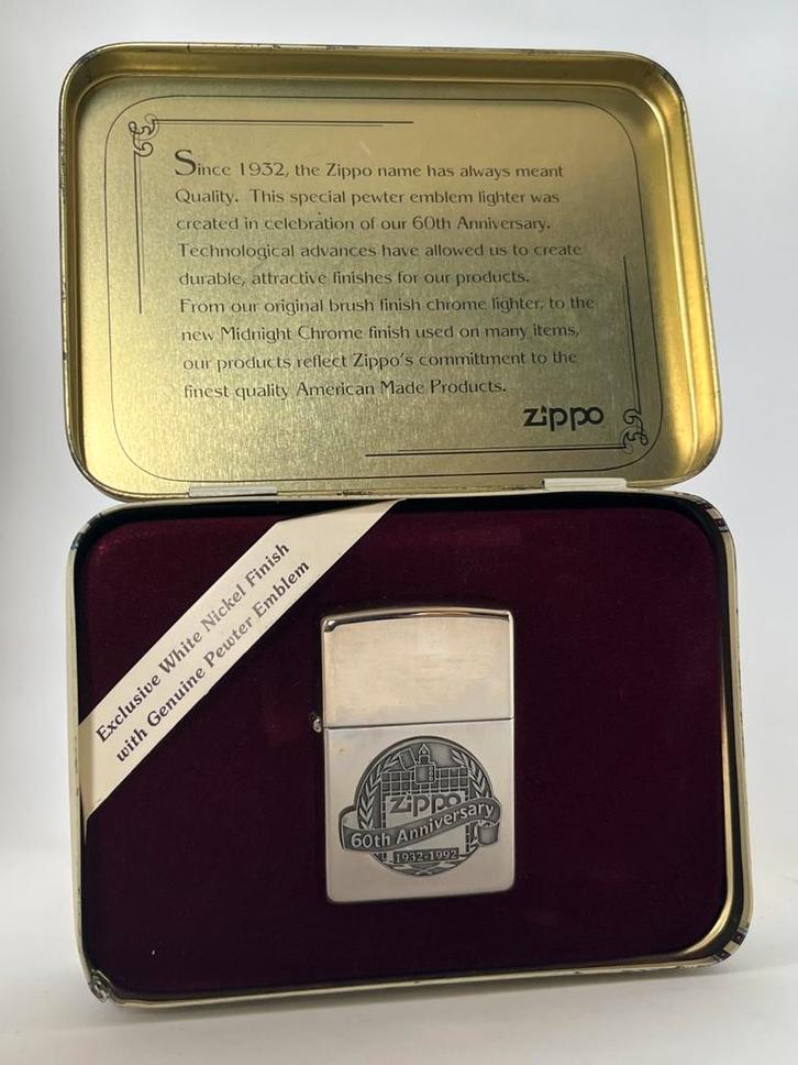 Zippo 60 Jaar Jubileum 1992 met Doos, Verzamelen, Rookartikelen, Aanstekers en Luciferdoosjes, Nieuw, Aansteker, Ophalen of Verzenden