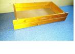 Kist. Hout Bed Onderdelen Onderbedlade Bedlade op wielen., Ophalen, Zo goed als nieuw