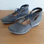 Think! Grijze Pumps met sleehak - 37/38, Think!, Ophalen of Verzenden, Zo goed als nieuw, Grijs