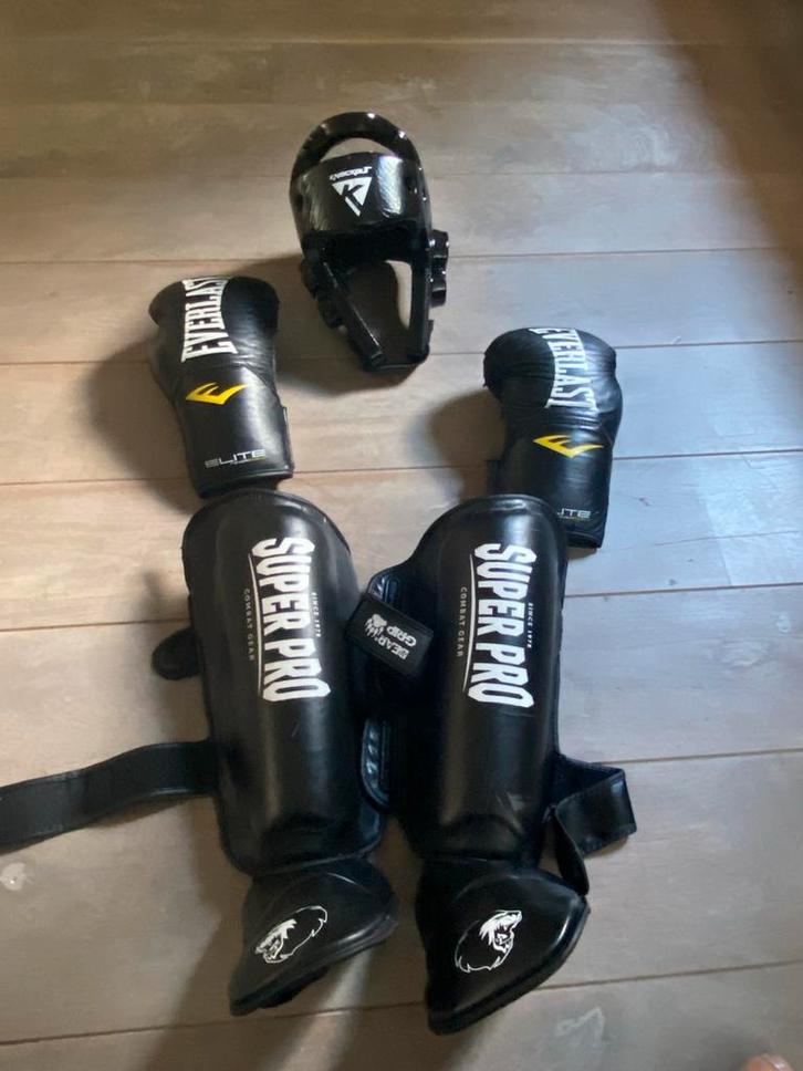 Vechtsport Beschermingsset - Handschoenen, scheenbeschermers, Sport en Fitness, Vechtsporten en Zelfverdediging, Gebruikt, Overige
