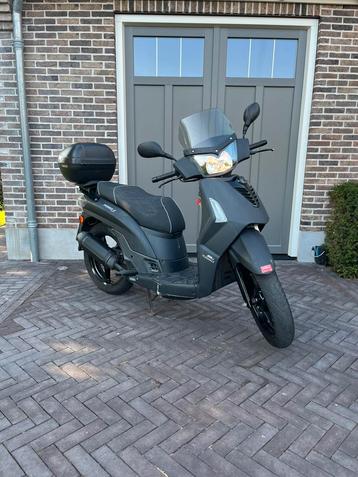 Kymco people S | mat zwart | helm koffer | 40 kmpu beschikbaar voor biedingen