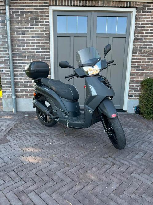 Kymco people S | mat zwart | helm koffer | 40 kmpu, Fietsen en Brommers, Scooters | Kymco, Gebruikt, People S, Maximaal 25 km/u