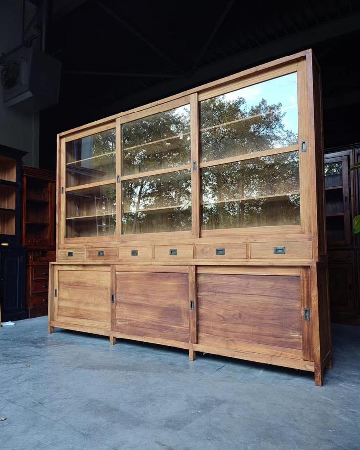 Oude Schoolkast | Grote / brede teakhouten buffetkast #2222, Huis en Inrichting, Kasten | Buffetkasten, Gebruikt, 200 cm of meer