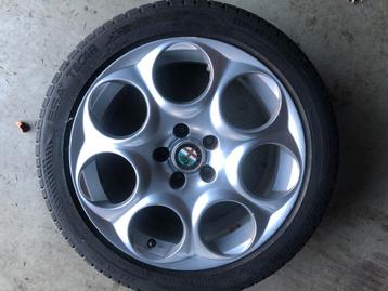 Alfa Romeo lichtmetalen velgen met goede winterbanden beschikbaar voor biedingen