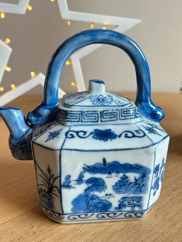 Mooi vintage chinees theepotje beschikbaar voor biedingen