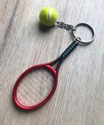 Nieuw! Sleutelhanger tennisracket met tennisbal. Rood., Nieuw, Overige merken, Racket, Ophalen of Verzenden