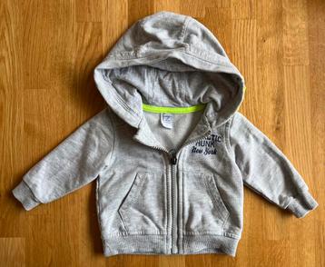 Vestje met capuchon, spijkerbroek, bodywarmer beschikbaar voor biedingen