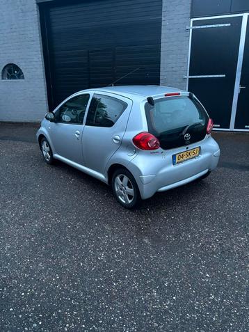 Toyota Aygo 1.0 12V Vvt-i 5DRS 2006 Grijs met NWE APK beschikbaar voor biedingen